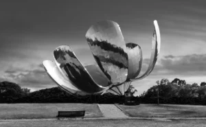 Claudio Sacomano | CS062BW | Floralis Genérica