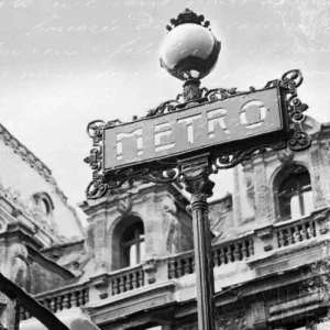Wild Apple Portfolio | M16158BW | Cartel de Metro de París Vintage - Elegancia Urbana (BW)