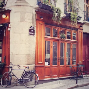 Laura Marshall | M21920 | Rue Chanoinesse