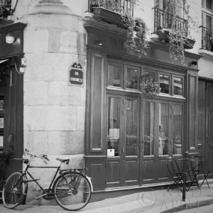 Laura Marshall | M21920BW | Rue Chanoinesse (BW)