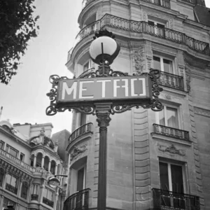 Wild Apple Portfolio | M25895BW | Cartel Metro París Haussmann (BW)
